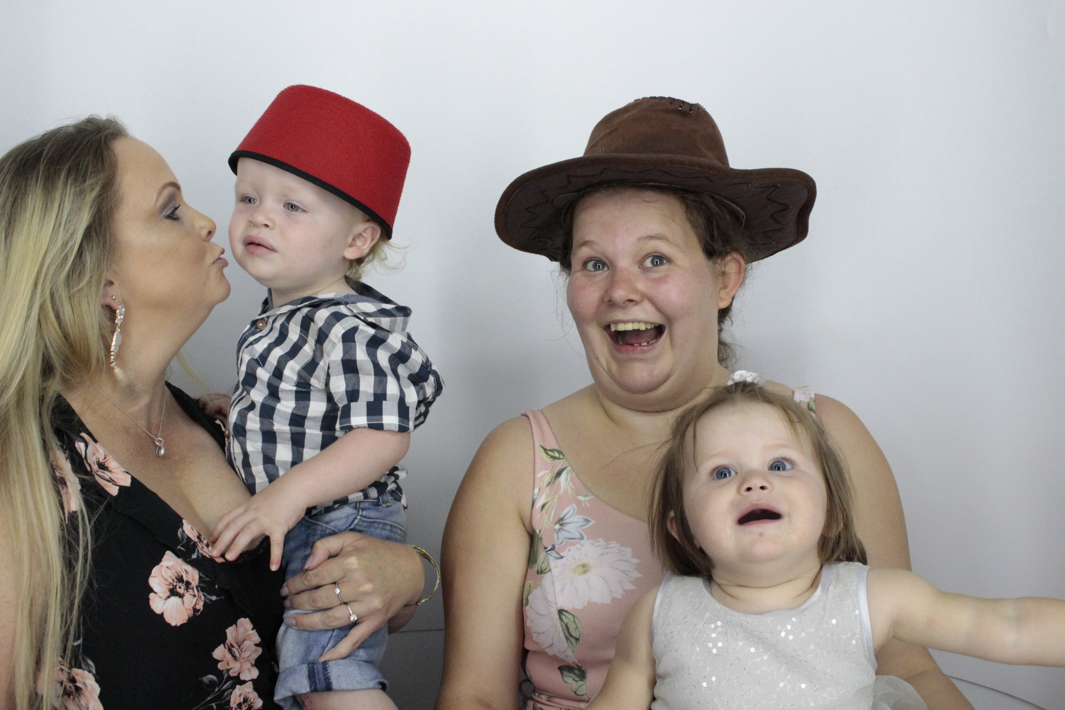 Ellesse's 21st Birthday | View more photos from the event at gallery.myphotoboothexperience.co.uk/u/MyPhotoBoothExperienceLtd/Ellesses-21st-Birthday